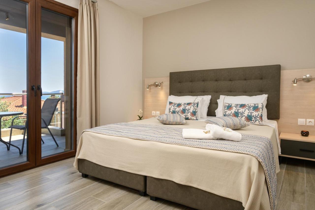 M&B Boutique Apartments Nea Roda Esterno foto
