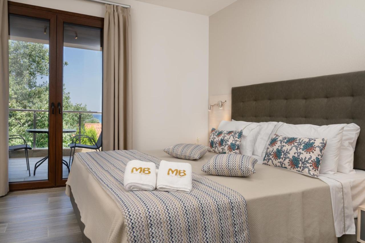 M&B Boutique Apartments Nea Roda Esterno foto