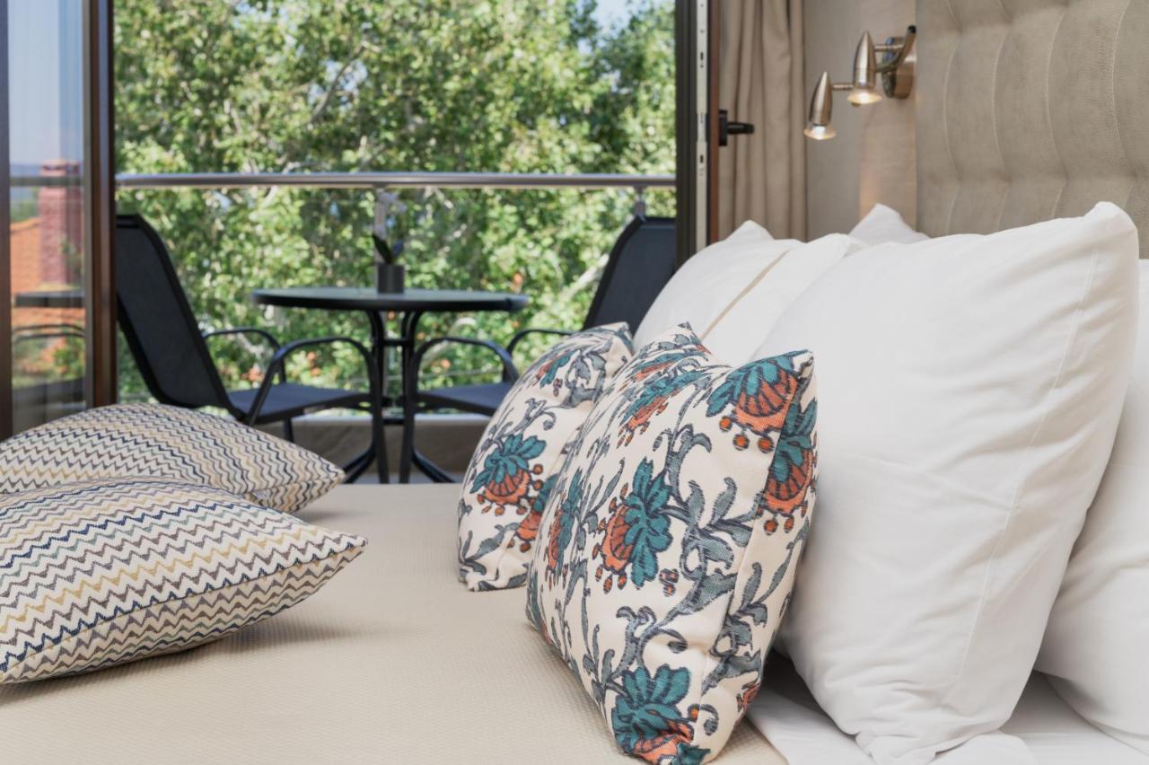 M&B Boutique Apartments Nea Roda Esterno foto