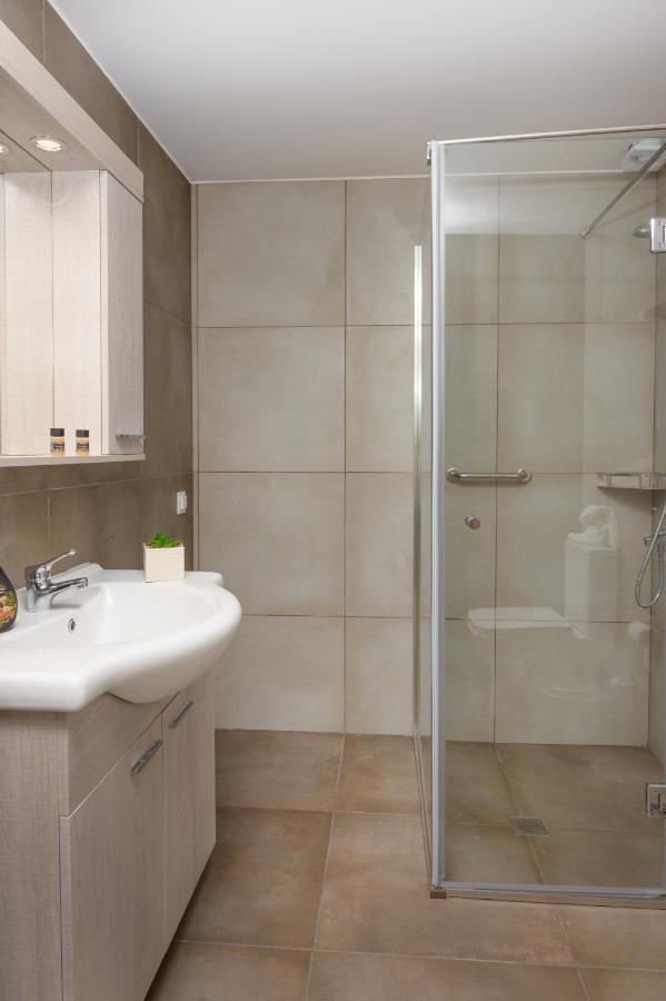 M&B Boutique Apartments Nea Roda Esterno foto