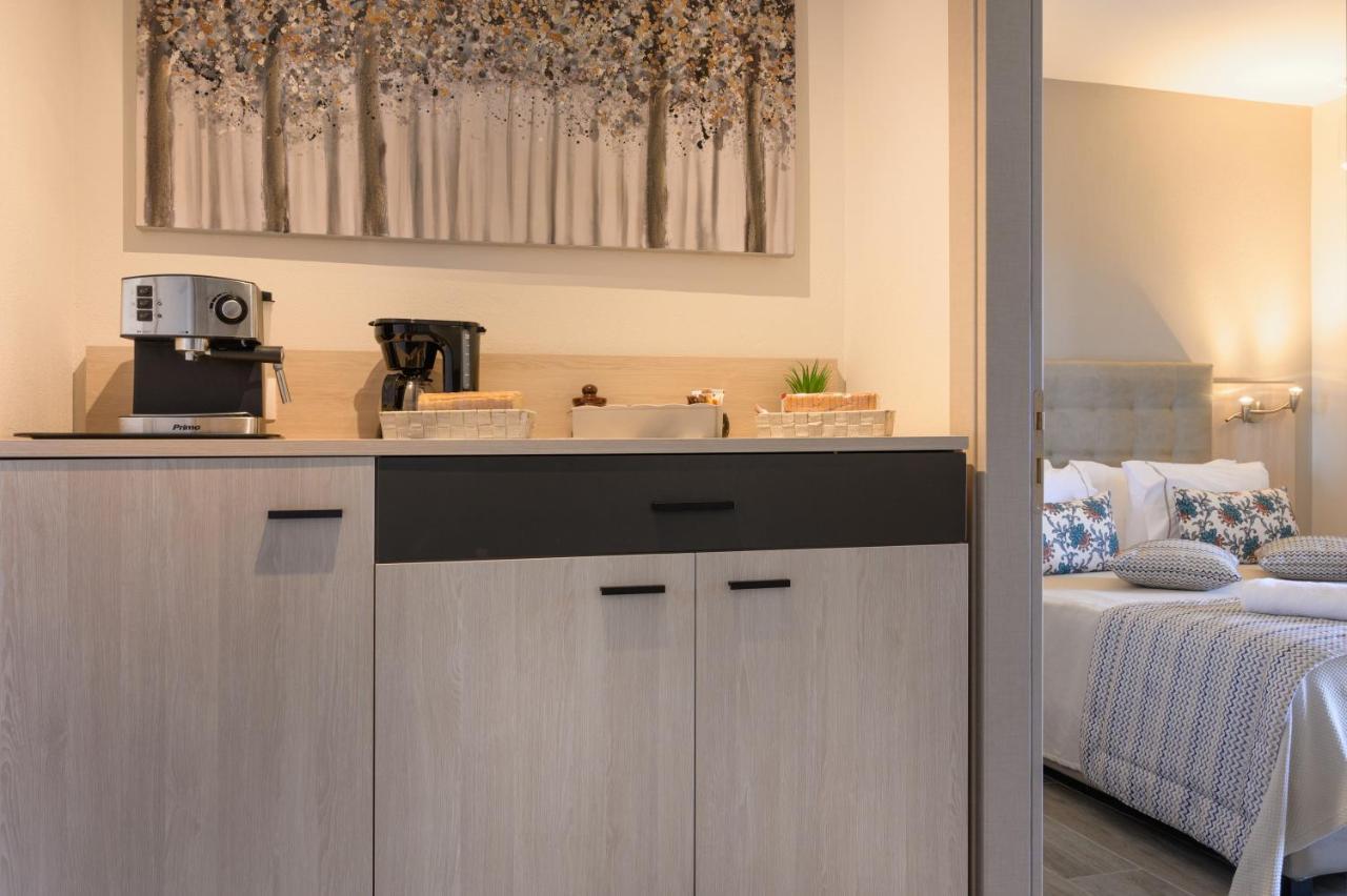 M&B Boutique Apartments Nea Roda Esterno foto